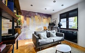 Cozy Central Flat In Cluj-Napoca With Home Cinema